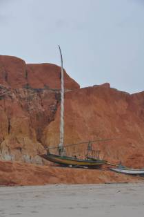 Jangada em falésia de Canoa Quebrada - CE